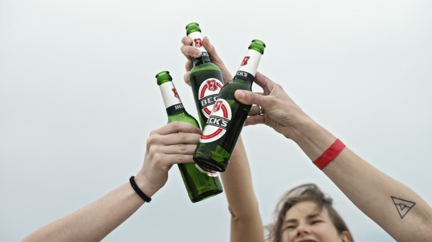 AB InBev schließt strategische Partnerschaft und schenkt bei AC/DC aus - AB InBev Deutschland kooperiert mit der Rockband AC/DC und ist diesen Sommer auf sieben Konzerten präsent - Quelle: AB InBev Deutschland